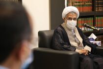 پرچم مطالبه گری دست دانشجویان است