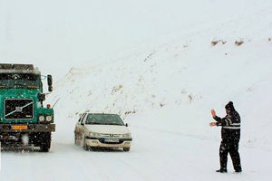 شدت بارش برف و کولاک، محور قوچان به درگز را مسدود کرد