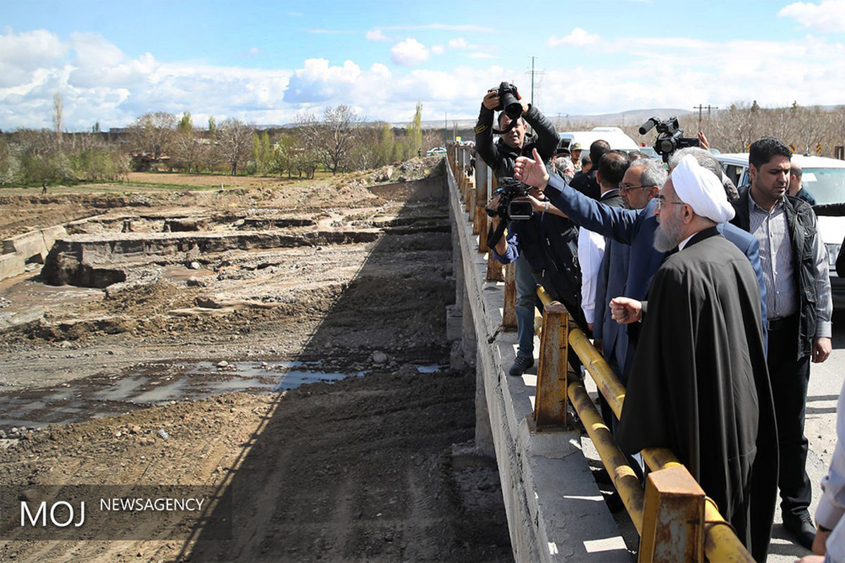 بازدید رییس جمهور از مناطق سیل زده آذربایجان شرقی