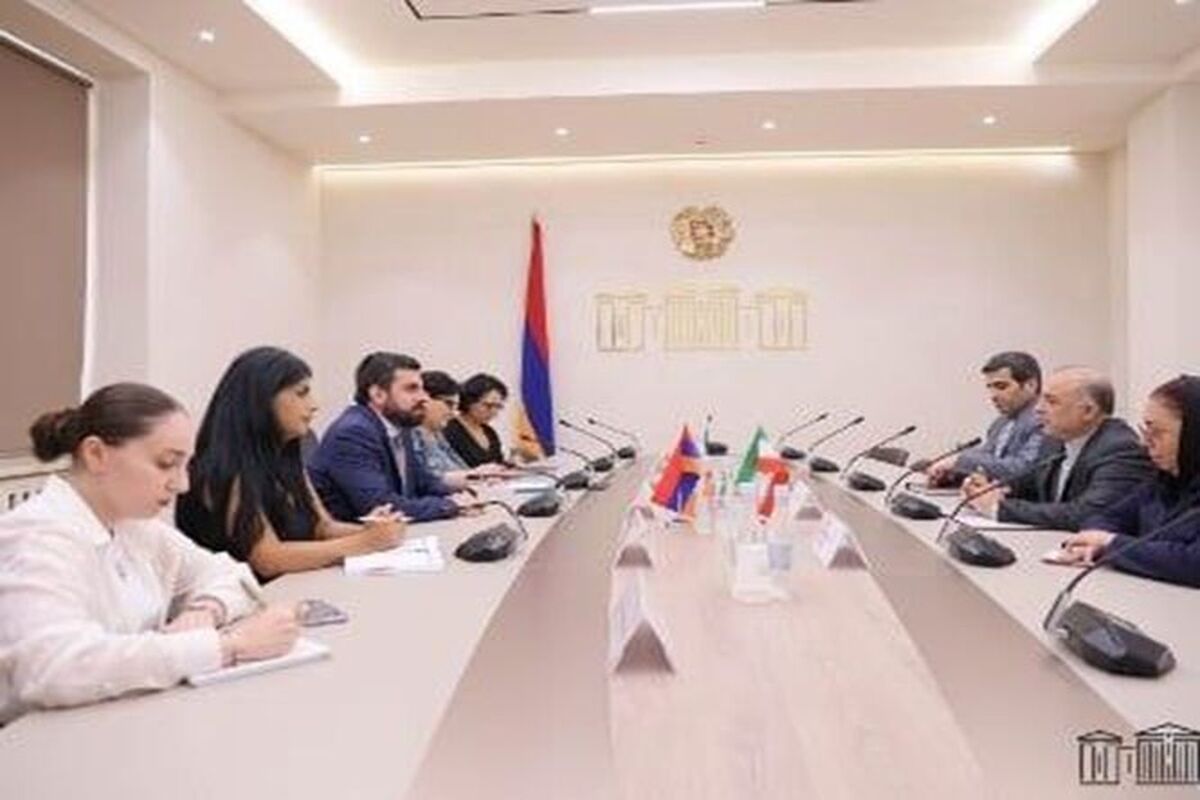 «مهدی سبحانی» سفیر  ایران در ارمنستان با «سارگیس خاندانیان» رئیس کمیته دائمی روابط خارجی مجلس ملی ارمنستان