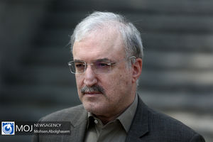 ارز را برای دارو‌ها در سال آینده روی قیمت ۴۲۰۰ تومان نگه داشتیم