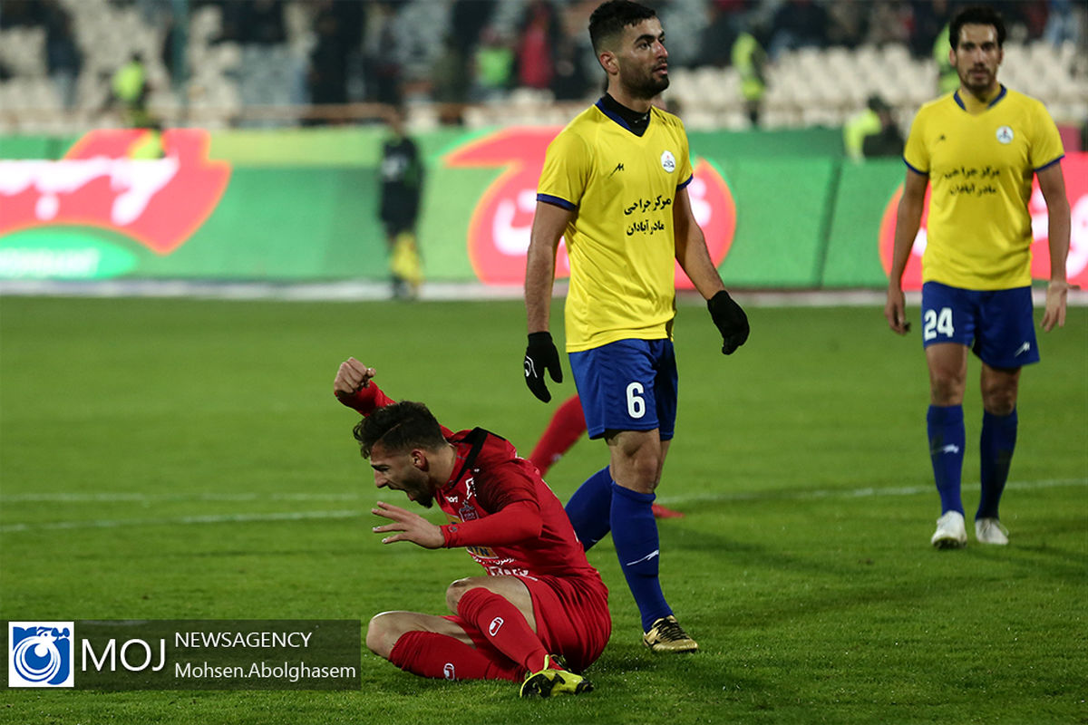 دیدار تیم های فوتبال پرسپولیس و نفت مسجد سلیمان