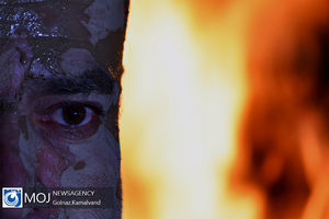 آیین گل مالی و عزاداری روز عاشورا در خرم آباد (۲)