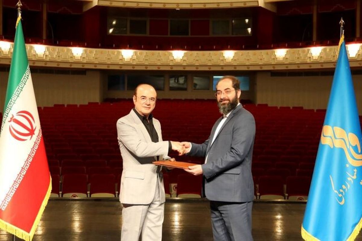 منوچهر صهبائی رهبر ارکستر سمفونیک تهران