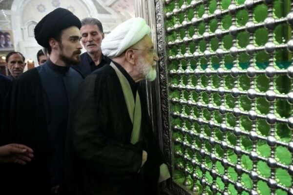 مهدی کروبی در حرم امام(ره) حضور یافت