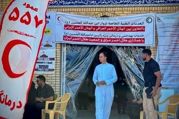 مراکز درمانی هلال احمر در فواصل ۱۰۰ عمود در مسیر نجف تا کربلا مستقر شدند