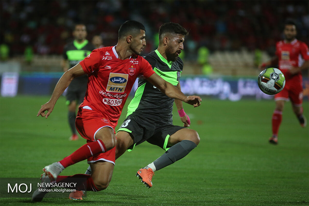 دیدار تیم های فوتبال پرسپولیس و نساجی مازندران