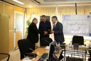 تقدیر دکتر صادق از بازنشستگان بیمه دانا