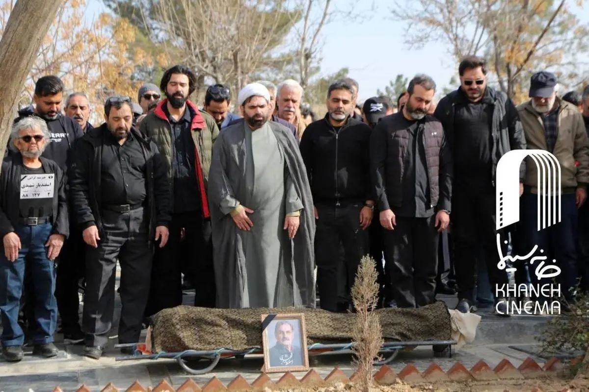 وداع هنرمندان با اسفندیار شهیدی در بهشت زهرا