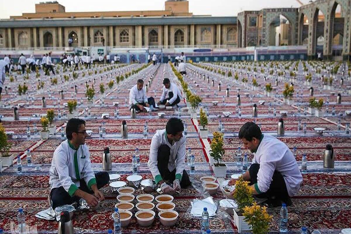 سفره‌های افطاری حرم امام رضا(ع)