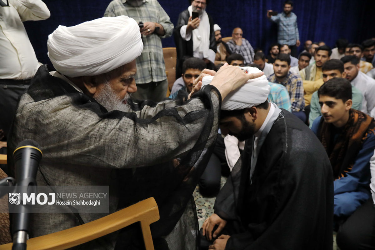 آیین عمامه گذاری طلاب در سالروز عید غدیر خم