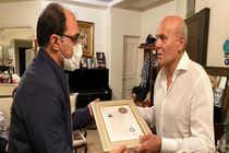 اخذ گواهینامه درجه یک هنری توسط «جمشید هاشم‌پور»