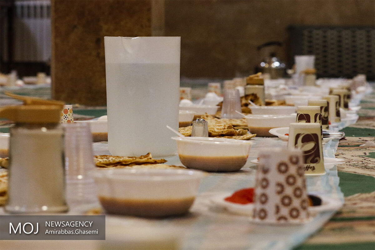 افطار ساده در تپه نور الشهدا
