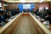 باید تلاش کنیم حال کسانی را که یک‌شبه همه‌چیز خود را از دست داده اند، درک کنیم