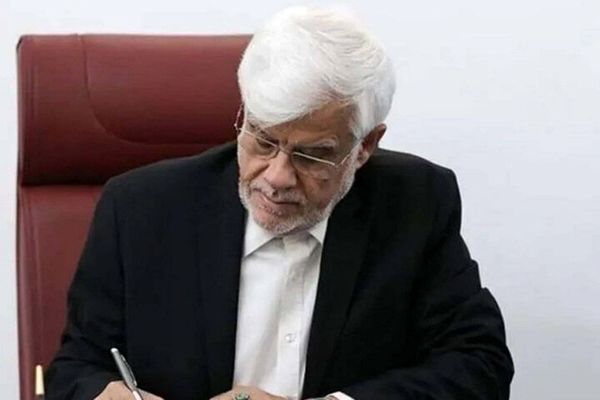 معاون اول رئیس‌جمهور درگذشت خواهر علی شمس اردکانی را تسلیت گفت