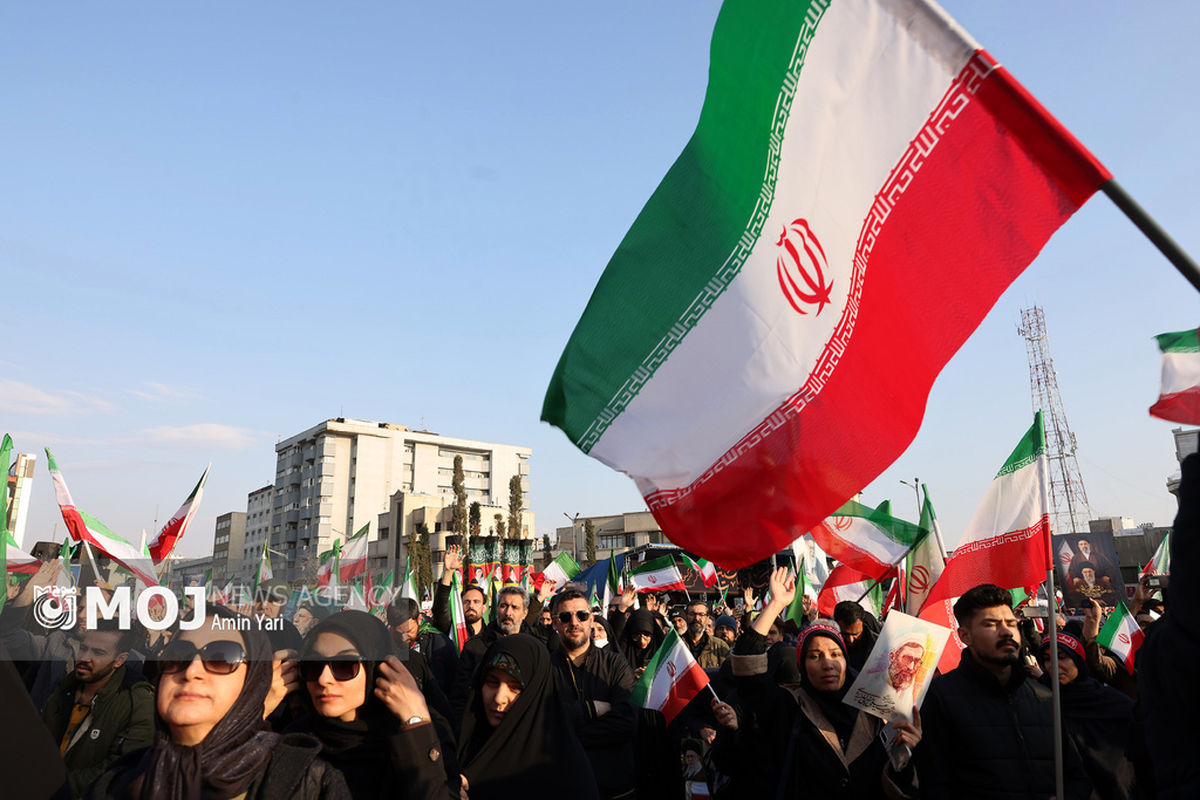 بیعت مردم تهران با آیت الله سید مجتبی خامنه‌ای