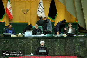 حدود نیمی از نمایندگان به سخنان حسن روحانی گوش نمی دهند