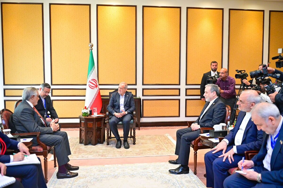وزیر خارجه پاکستان در دیدار با رئیس جمهوری ایران بر تعهد عمیق به روابط تاریخی با ایران تاکید کرد