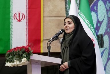 زنان از نظاره‌گری عبور کرده‌اند