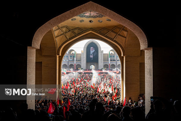 اقامه نماز بر پیکر مطهر رهبر شهید انقلاب - ۲