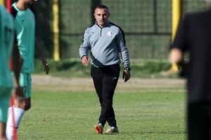 از قلعه نویی و تیم ملی حمایت می کنم