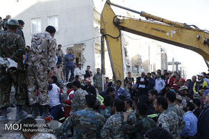کمک‌های مردمی به زلزله زدگان غرب کشور از طریق سایت رهبری جمع آوری می شود