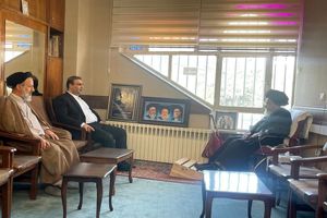 دیدار نوروزی مدیرعامل سازمان منطقه آزاد ارس با آیت‌الله سیدمحمدتقی آل‌هاشم