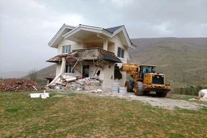 قلع و قمع سازه های غیرمجاز در بخش کجور + فیلم و عکس