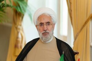 دشمن در هر حال توطئه می‌کند