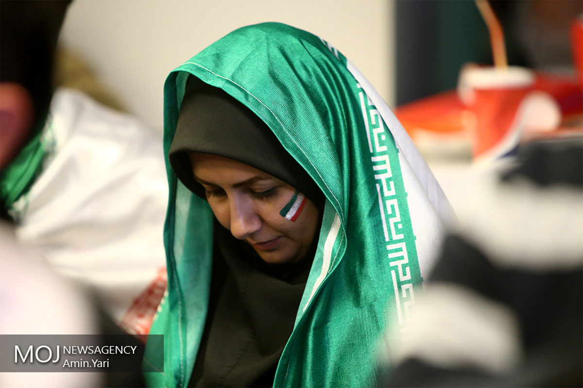 تماشای دیدار تیم‌های فوتبال ایران و ژاپن (2)