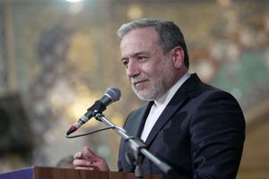 عراقچی از پشت صحنه سلمان فارسی و خانم یامامورا بازدید کرد