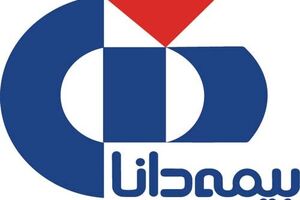 تجلیل و تکریم دکتر صادق از خانواده معظم شهدای بیمه دانا 