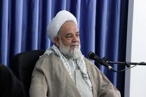 هنرمند با اثر خود جامعه را از استحاله فرهنگی دور کند