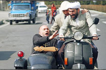 مردم رشت با جواد عزتی اکسیدان تماشا می کنند