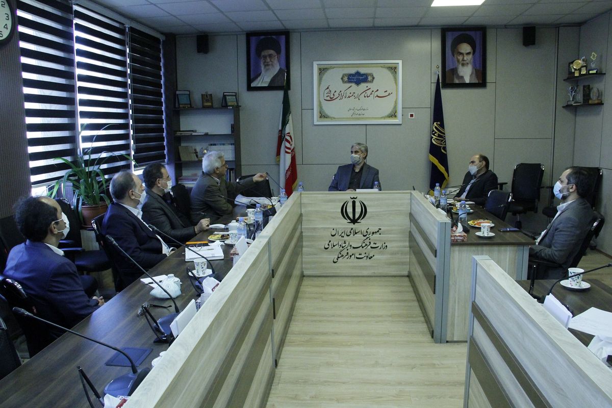 نشست معاون فرهنگی با ناشران دانشگاهی