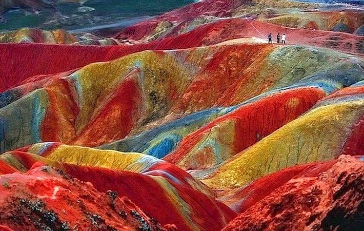 جلوگیری از برداشت خاک های رنگی در جزیره هرمز