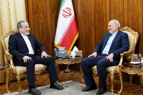 سفیر جمهوری اسلامی ایران در پاکستان با وزیر امور خارجه دیدار کرد