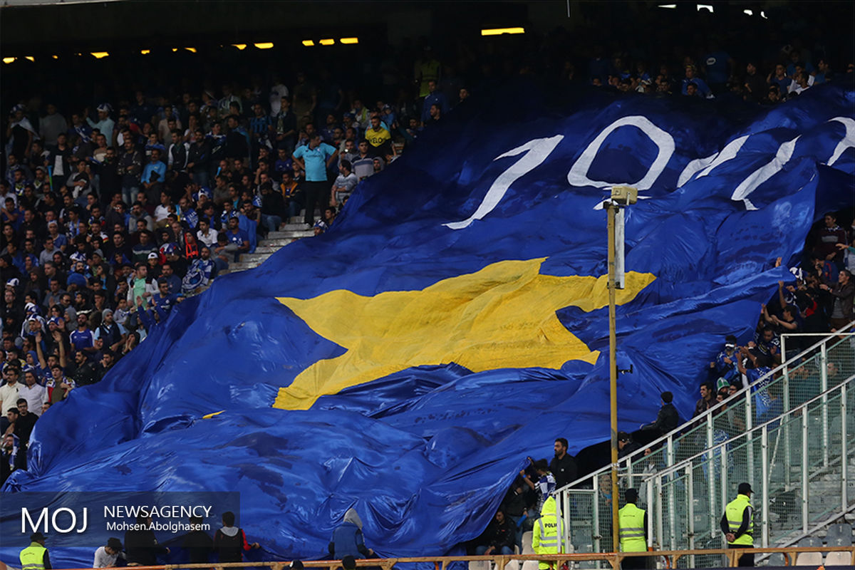 دیدار تیم های فوتبال استقلال تهران و سپاهان اصفهان