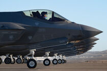 جنگنده‌های F-35  تحویلی به ریاض محدود و برای جنگ میان کشورهای منطقه است! + فیلم