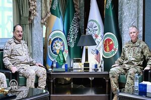 فرمانده نیروی هوایی عربستان و معاون فرمانده سنتکام با یکدیگر دیدار کردند 