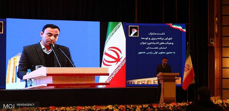 اشتغال، مسکن و ازدواج باید مورد توجه جدی قرار گیرد