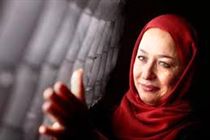  آزیتا حاجیان روبروی دوربین سیروس حسن‌پور قرار گرفت