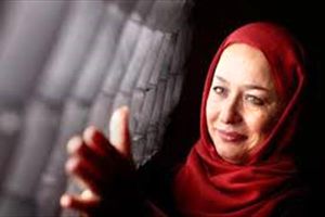  آزیتا حاجیان روبروی دوربین سیروس حسن‌پور قرار گرفت