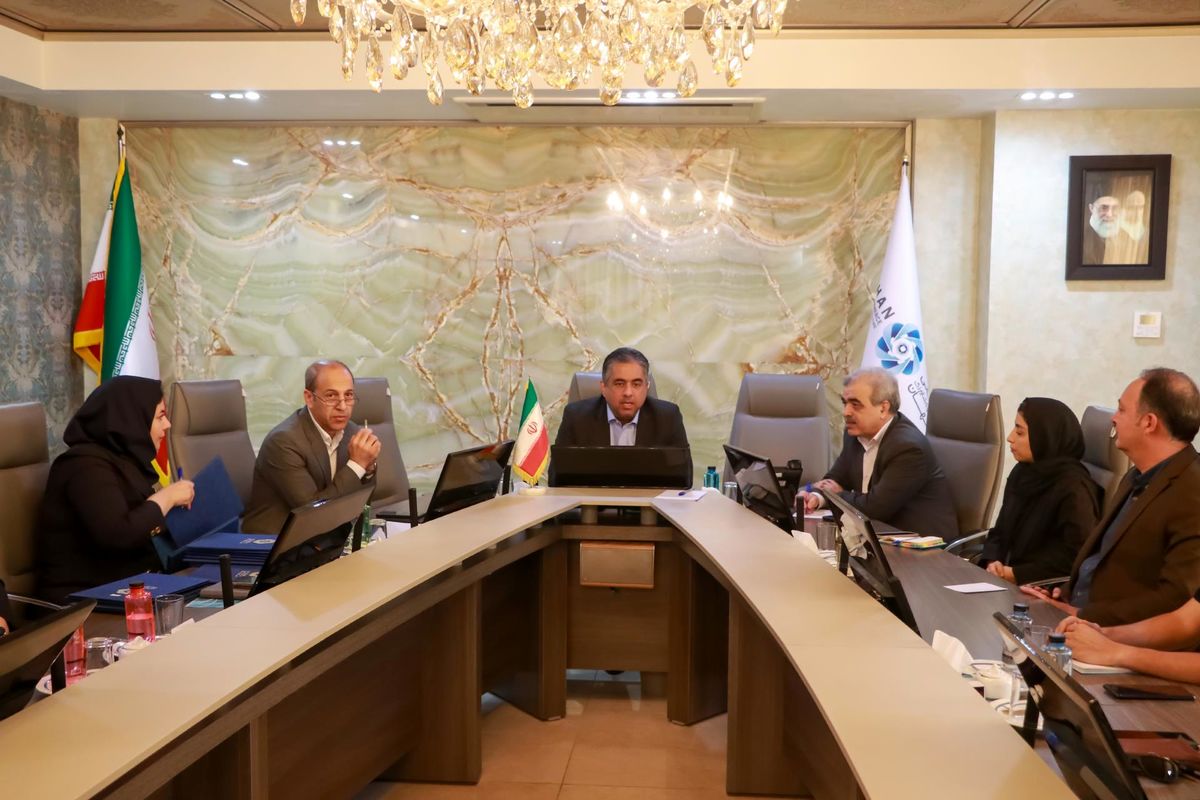 دبیر اتاق اصفهان