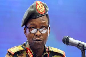 برادر عمرالبشیر در بازداشت نیست