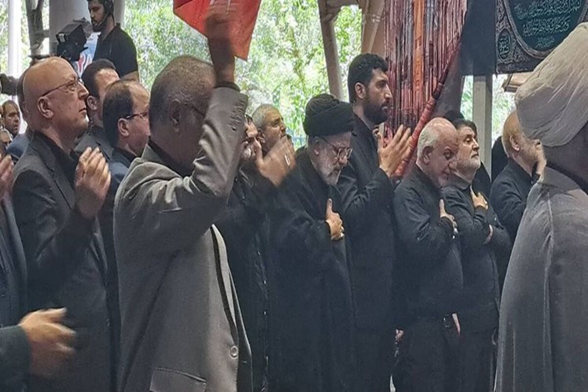 حضور رئیس جمهور در جمع عزاداران