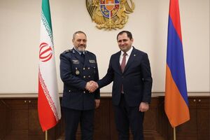 وزیر دفاع با همتای ارمنستانی خود دیدار کرد