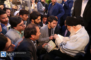 دیدار جمعی از شاعران و اهالی فرهنگ و ادب با مقام معظم رهبری