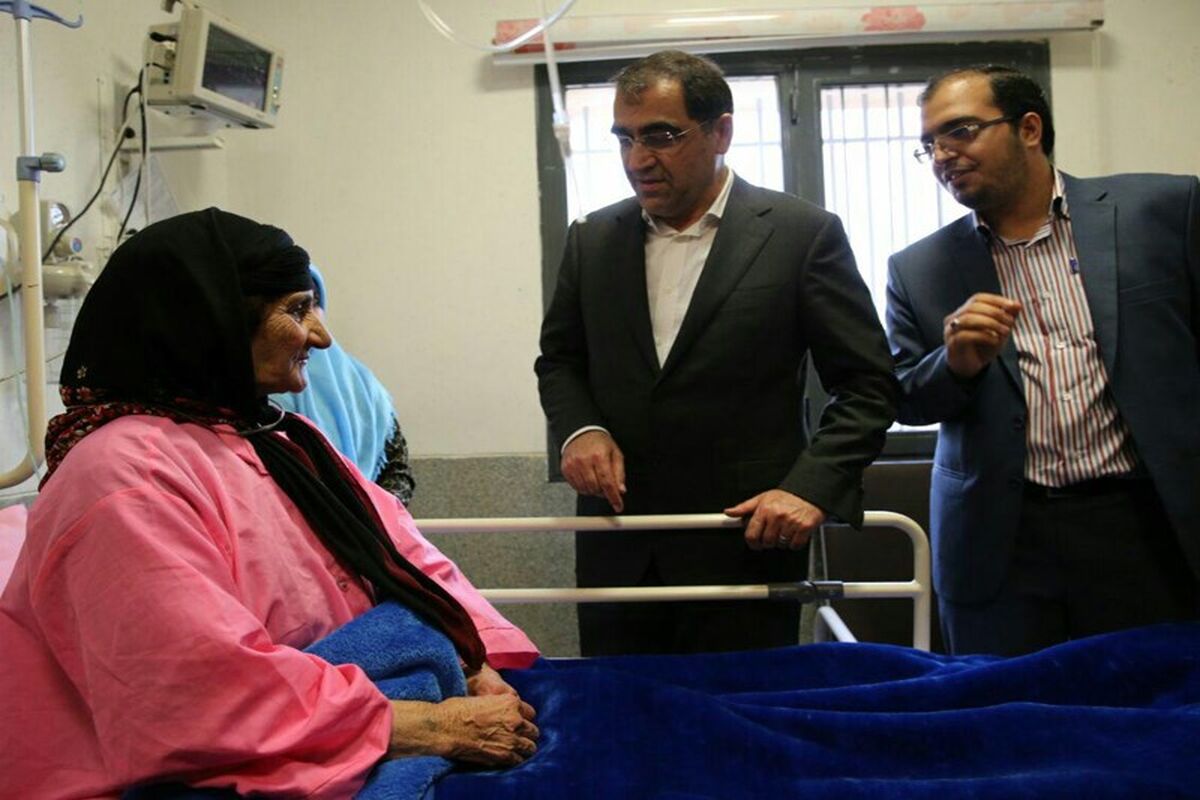 وزیر بهداشت در سفر به شهرستان سنقر