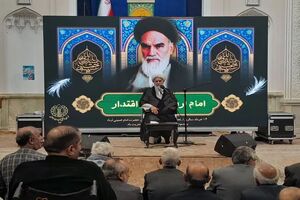 امام خمینی (ره) نرم‌افزار حرکت جوانان در گام دوم انقلاب است